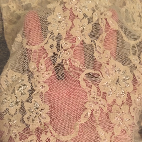 🌼FREE with bundle of 3+ items!🌼 Lace Shirt - Picture 3 of 4